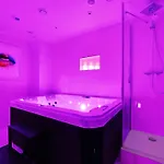 Lejlighed Intimate Flat W A C & Jacuzzi - 2br 6p Montmartre *