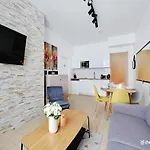 Intimate Flat W A C & Jacuzzi - 2br 6p Montmartre Lejlighed
