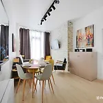 Intimate Flat W A C & Jacuzzi - 2br 6p Montmartre * Paris