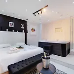 Lejlighed Intimate Flat W A C & Jacuzzi - 2br 6p Montmartre Paris