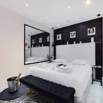Intimate Flat W A C & Jacuzzi - 2br 6p Montmartre Paris