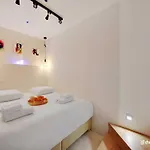 Intimate Flat W A C & Jacuzzi - 2br 6p Montmartre * Paris