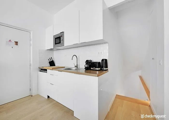 Intimate Flat W A C & Jacuzzi - 2br 6p Montmartre Paris