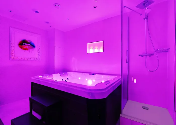 Lejlighed Intimate Flat W A C & Jacuzzi - 2br 6p Montmartre *