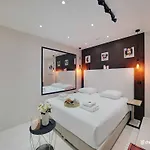 Intimate Flat W A C & Jacuzzi - 2br 6p Montmartre Appartement Parijs
