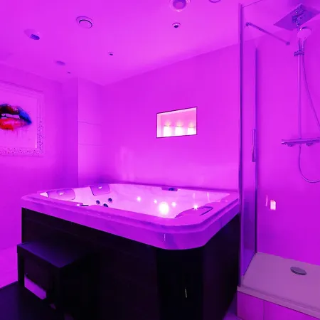 アパート Intimate Flat W A C & Jacuzzi - 2br 6p Montmartre *