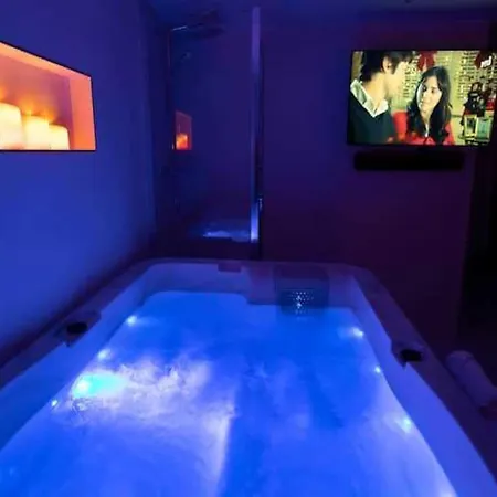 アパート Intimate Flat W A C & Jacuzzi - 2br 6p Montmartre