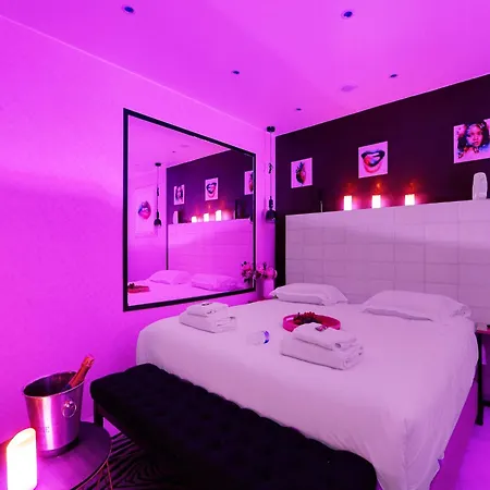 Intimate Flat W A C & Jacuzzi - 2br 6p Montmartre 파리