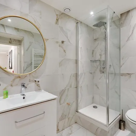 Intimate Flat W A C & Jacuzzi - 2br 6p Montmartre *