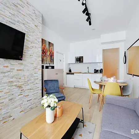 Intimate Flat W A C & Jacuzzi - 2br 6p Montmartre Apartament