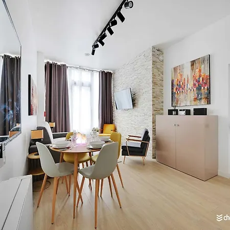 Intimate Flat W A C & Jacuzzi - 2br 6p Montmartre * Paryż