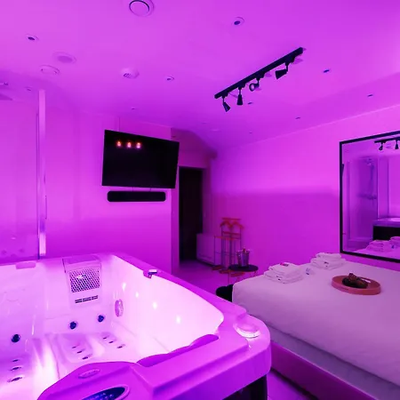 Intimate Flat W A C & Jacuzzi - 2br 6p Montmartre * París