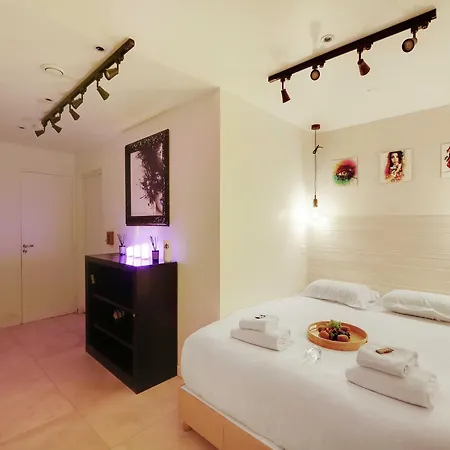 Intimate Flat W A C & Jacuzzi - 2br 6p Montmartre *