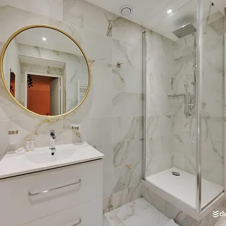 Intimate Flat W A C & Jacuzzi - 2br 6p Montmartre * París