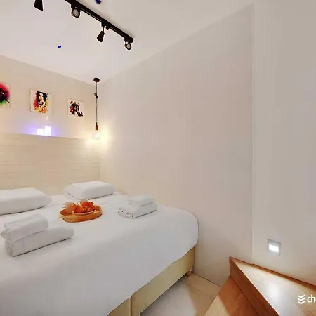 Intimate Flat W A C & Jacuzzi - 2br 6p Montmartre * París