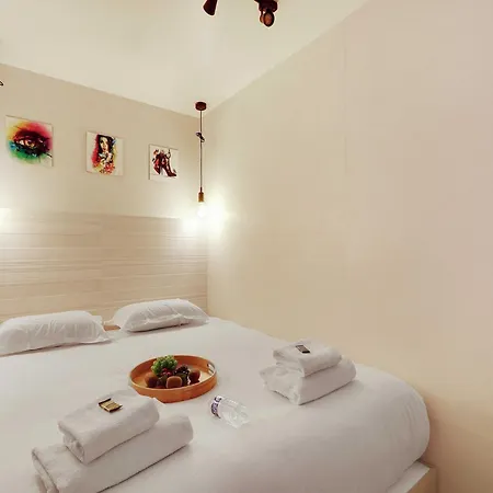 Intimate Flat W A C & Jacuzzi - 2br 6p Montmartre Apartamento París