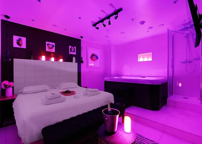 Intimate Flat W A C & Jacuzzi - 2br 6p Montmartre 아파트 파리