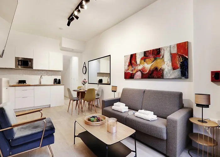 Intimate Flat W A C & Jacuzzi - 2br 6p Montmartre * 파리