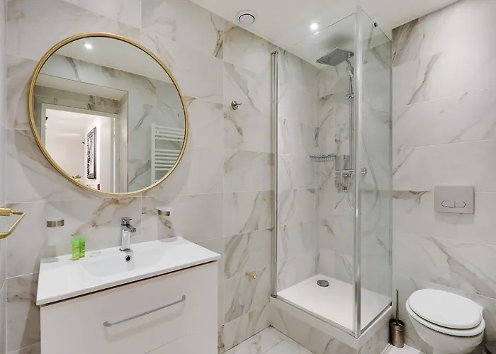 Intimate Flat W A C & Jacuzzi - 2br 6p Montmartre *