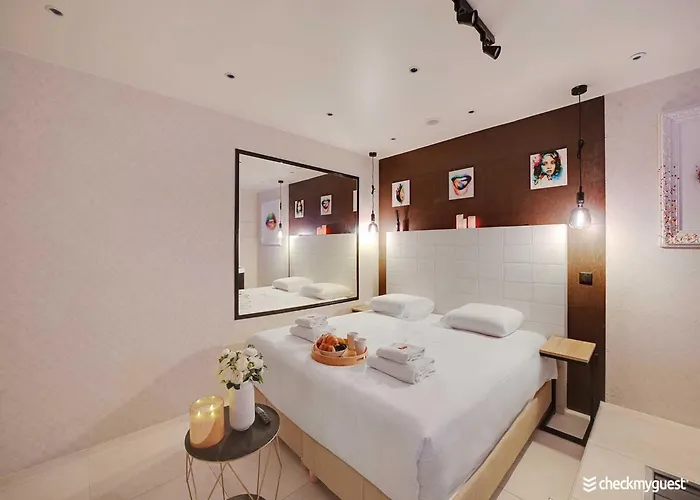 아파트 Intimate Flat W A C & Jacuzzi - 2br 6p Montmartre 파리