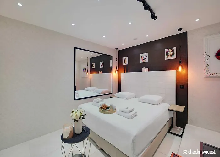 Intimate Flat W A C & Jacuzzi - 2br 6p Montmartre 아파트 파리