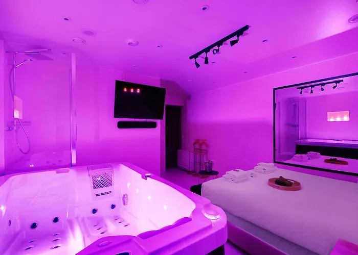 Intimate Flat W A C & Jacuzzi - 2br 6p Montmartre * 파리