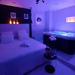 Intimate Flat W A C & Jacuzzi - 2br 6p Montmartre Lejlighed *