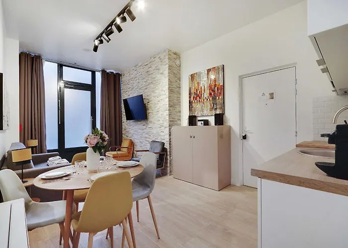 Intimate Flat W A C & Jacuzzi - 2br 6p Montmartre Appartement Parijs