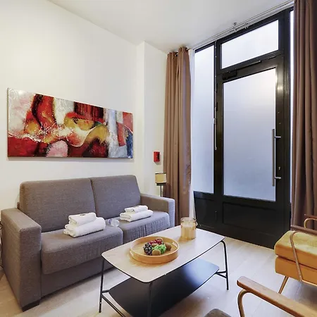 Intimate Flat W A C & Jacuzzi - 2br 6p Montmartre Paryż