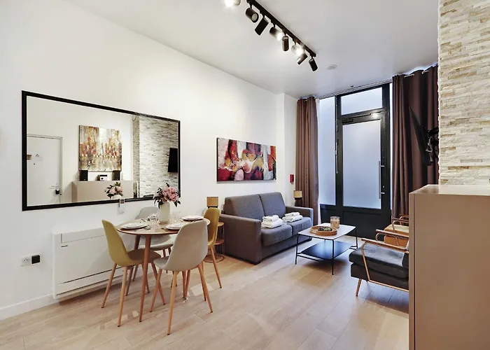Daire Intimate Flat W A C & Jacuzzi - 2br 6p Montmartre *